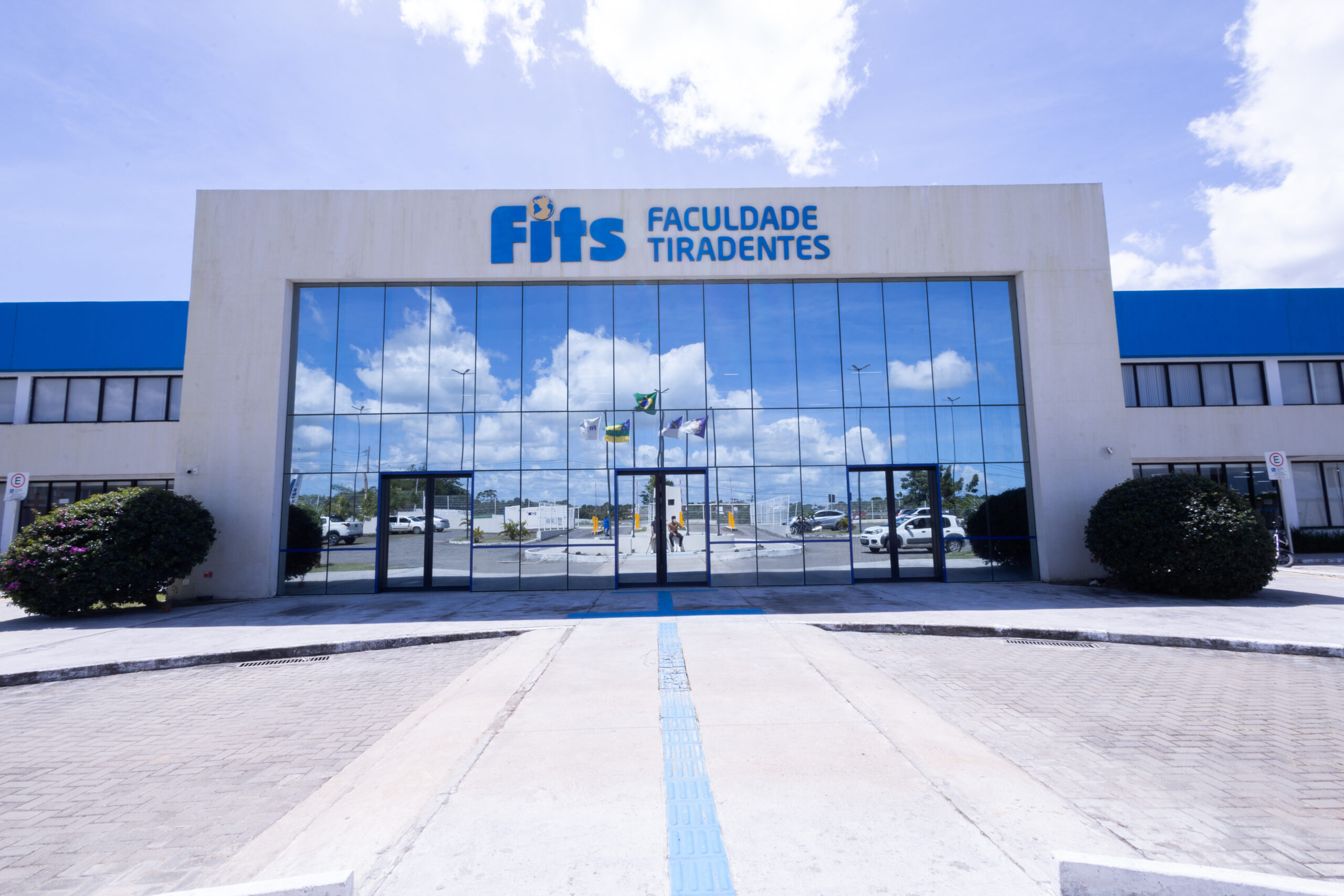 Faculdade Tiradentes celebra início do internato de alunos de Medicina na Cerimônia do Interno 2025.1