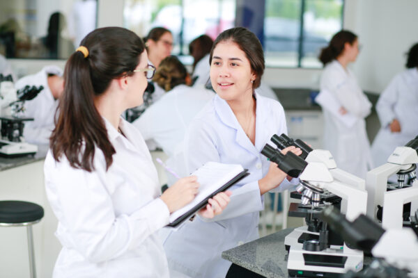 Preparação para residência médica deve incluir cronograma de estudo organizado e atenção à saúde mental