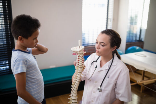 Atrofia muscular espinhal causa perda progressiva dos movimentos musculares