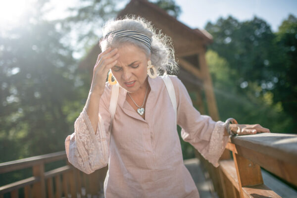 Tontura pode ter várias causas e é mais preocupante entre idosos