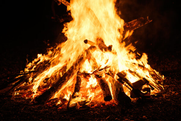 Cuidados com fogueiras e fogos evitam acidentes graves nas festas juninas