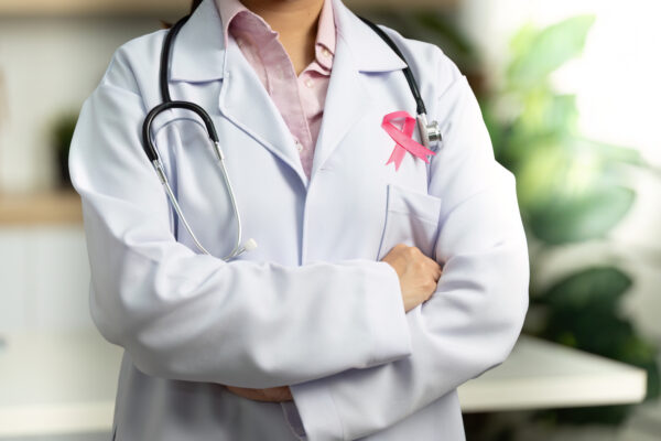 Médico oncologista desempenha papel vital na luta contra o câncer